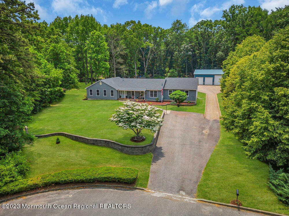 2 Hyacinth Court, Cream Ridge, NJ 08514