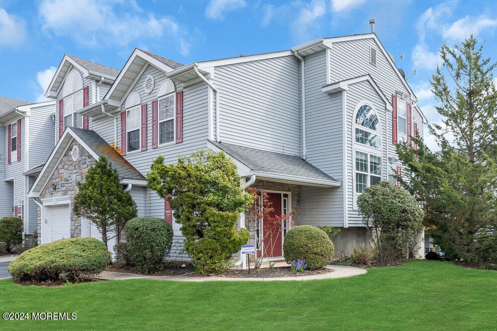 16 Chimney Court, Laurence Harbor, NJ 08879
